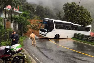 Hiện trường vụ sạt lở tại đèo Bảo Lộc chiến 3 đồng chí công an hy sinh.