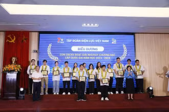 Biểu dương, khen thưởng con cán bộ, công nhân viên Tập đoàn EVN đoạt giải học sinh giỏi cấp Quốc tế, Quốc gia.