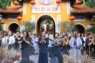 Đại lễ kính mừng Phật đản Phật lịch 2569 tổ chức tại Chùa Quán Sứ.
