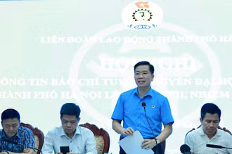 Phó Chủ tịch Liên đoàn Lao động thành phố Hà Nội Nguyễn Huy Khánh giải đáp các thông tin về đại hội.