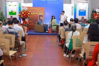 Quang cảnh buổi lễ ra mắt sách.