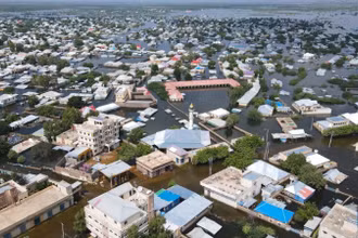 Cảnh ngập lụt tại thành phố Beledweyne, miền trung Somalia vào năm 2023. (Ảnh: Tân Hoa xã)