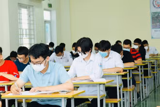 Thí sinh tham dự Kỳ thi đánh giá tư duy ngày 15/7. 