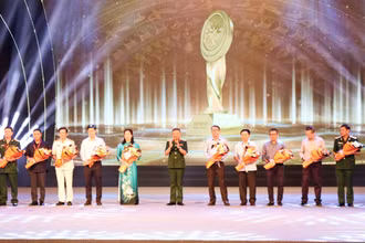 Ban Giám khảo Liên hoan truyền hình lần thứ XIV là những chuyên gia, nhà báo có uy tín trong lĩnh vực truyền hình.
