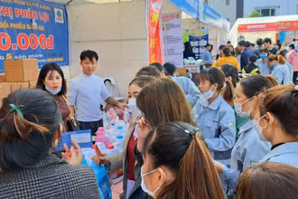 Dịp Tết Nguyên đán vừa qua, Liên đoàn Lao động tỉnh Thái Nguyên tổ chức 4 phiên chợ không đồng, mười nghìn công nhân được hưởng lợi.