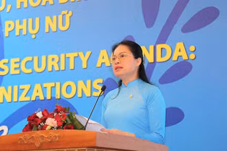 Chủ tịch Hội Liên hiệp phụ nữ Việt Nam Hà Thị Nga phát biểu tại diễn đàn.