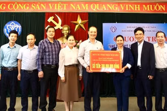 Tháng 11/2023, Bảo hiểm xã hội tỉnh Thái Nguyên phát động các đơn vị, cá nhân tặng thẻ bảo hiểm y tế cho người nghèo, người lao động chưa tìm được việc làm.