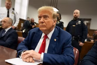 Cựu Tổng thống Mỹ Donald Trump trong phiên xét xử tại Tòa án quận Manhattan ở New York, Mỹ, ngày 6/5/2024. (Ảnh: AFP/TTXVN)