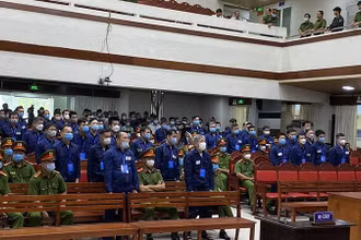 Các bị cáo tại phiên tòa xét xử.