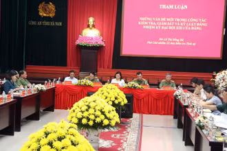 Các đại biểu tham dự tọa đàm.