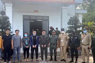 Công an tỉnh Đồng Nai tiếp nhận 3 đối tượng trong đường dây mua bán người, tổ chức đưa người xuất cảnh trái phép sang Campuchia.