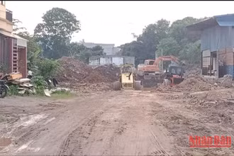 Khu đô thị hồ Xương Rồng ở thành phố Thái Nguyên xây dựng hơn mười năm chưa xong, vì không giải phóng được mặt bằng.