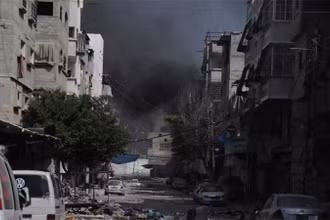 Khói bốc lên sau vụ oanh tạc của Israel xuống phía Bắc Dải Gaza, ngày 13/5/2024. (Ảnh: THX/TTXVN)