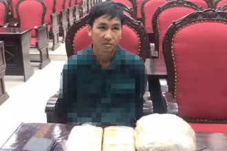 Đối tượng Giàng A Hờ cùng tang vật bị bắt giữ.
