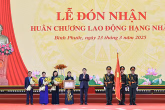 Chủ tịch nước Lương Cường đã trao tặng Huân chương Lao động hạng Nhất cho Đảng bộ, chính quyền và nhân dân tỉnh Bình Phước.