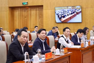 Các đồng chí Thường trực Đảng ủy Khối dự hội nghị.