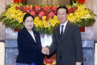 Chủ tịch nước Võ Văn Thưởng tiếp bà Viengthong Siphandon, Bí thư Trung ương Đảng, Chánh án Tòa án Nhân dân Tối cao Lào. (Ảnh: Thống Nhất/TTXVN)