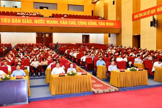 Đại biểu dự tại điểm cầu trung tâm hội nghị tỉnh.