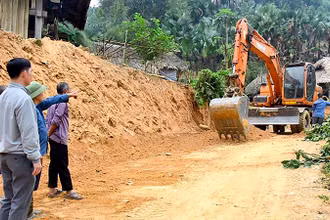 Nhờ phát huy vai trò của người có uy tín, đã vận động nhân dân nhanh chóng giải phóng mặt bằng Dự án nâng cấp tuyến đường từ thôn Cây Thông đi thôn Cây Quéo, thôn Thắng Bình, xã Hùng Đức, huyện Hàm Yên.