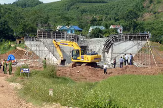 Chủ đầu tư và các cơ quan chức năng tỉnh Tuyên Quang phối hợp điều tra tại hiện trường.