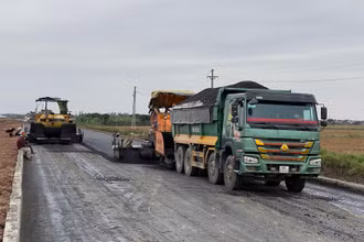Tỉnh Nam Định đã và đang xúc tiến đầu tư xây dựng các công trình giao thông trọng điểm để tăng kết nối, tạo động lực phát triển kinh tế-xã hội.