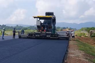 Thảm nhựa trên tuyến cao tốc bắc-nam đoạn Mai Sơn-quốc lộ 45.