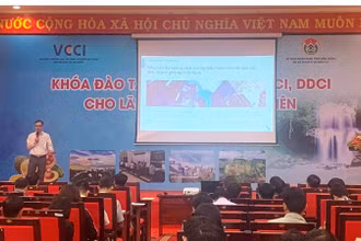 Quang cảnh lớp đào tạo, tập huấn về cải thiện môi trường đầu tư kinh doanh, nâng cao năng lực cạnh tranh cấp tỉnh cho cán bộ, doanh nghiệp tỉnh Đắk Nông.