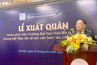 PGS, TS Tô Ngọc Hưng phát biểu tại lễ xuất quân.