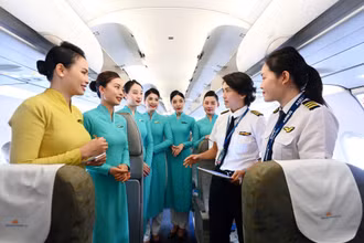 [Ảnh] Chuyến bay đặc biệt dịp Quốc tế Phụ nữ