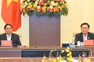 Thủ tướng Phạm Minh Chính và Chủ tịch Quốc hội Vương Đình Huệ tại buổi làm việc.