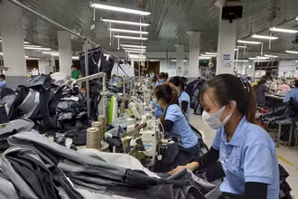 UBND tỉnh Phú Yên yêu cầu người sử dụng lao động thực hiện chi trả cho người lao động trong 2 ngày làm việc kể từ ngày nhận được kinh phí hỗ trợ của cơ quan nhà nước.