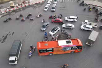 Nút giao Cổng 11 trở thành nổi ám ảnh về ùn tắc và nguy cơ tai nạn giao thông của người dân mỗi khi lưu thông qua đây. 