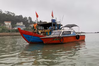Phương tiện vi phạm bị bắt giữ. (Ảnh: Anh Bách)