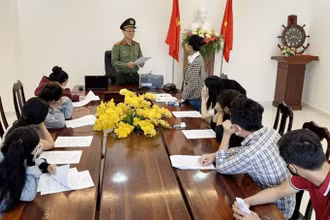 Cơ quan An ninh điều tra Công an tỉnh Quảng Nam thi hành quyết định khởi tố đối với các bị can.