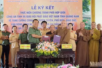 Công an tỉnh Quảng Nam và Giáo hội Phật giáo Việt Nam tỉnh Quảng Nam ký kết chương trình phối hợp tuyên truyền.