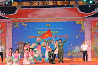 Tiết mục văn nghệ Mừng Đảng-Mừng Xuân tại Chương trình.