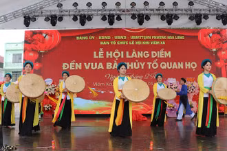 Tiết mục quan họ trong lễ hội.
