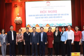 Bí thư tỉnh ủy Bắc Ninh cùng các đại biểu Quốc hội tỉnh tiếp xúc cử tri tại huyện Gia Bình.