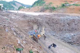Ủy ban nhân dân tỉnh Nghệ An phê bình 34 đơn vị vì có kết quả giải ngân vốn đầu tư công năm 2024 đạt thấp, chưa đạt mục tiêu đề ra. (Ảnh: Mai Hoa) 