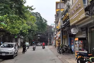 Một đoạn trên tuyến phố Ngọc Hà gần khu giao đường Hoàng Hoa Thám. (Ảnh: KIM CƯƠNG)