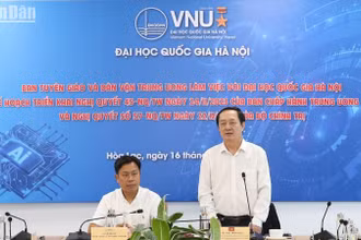 Đồng chí Huỳnh Thành Đạt, Ủy viên Trung ương Đảng, Phó Trưởng Ban Tuyên giáo và Dân vận Trung ương phát biểu tại buổi làm việc.