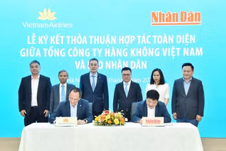 Lãnh đạo Báo Nhân Dân và Vietnam Airlines ký thỏa thuận hợp tác toàn diện.