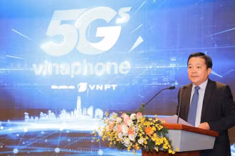 Tổng giám đốc VNPT Huỳnh Quang Liêm công bố chính thức cung cấp dịch vụ Vinaphone 5G.