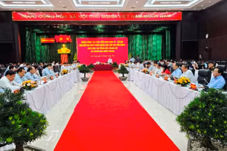 Phó Thủ tướng Trần Hồng Hà và Đoàn công tác của Tiểu ban Kinh tế-Xã hội làm việc với lãnh đạo các tỉnh, thành phố vùng Bắc Trung Bộ và Duyên hải miền trung.