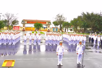 Thiêng liêng buổi chào cờ ngày Mồng 1 Tết Ất Tỵ tại Vùng 3 Hải quân.