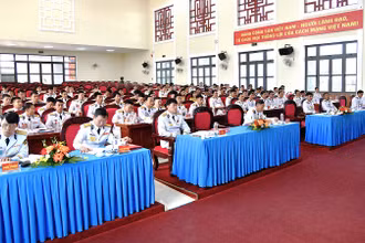 Các đại biểu tham dự Đại hội Đảng bộ Lữ đoàn 127, Vùng 5 Hải quân, làm trước để rút kinh nghiệm.