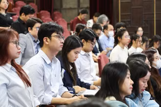 Tọa đàm khoa học với chủ đề “Việt Nam thịnh vượng trong kỷ nguyên mới”. 