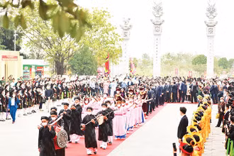 Lễ hội Tây Thiên, huyện Tam Ðảo, tỉnh Vĩnh Phúc được khôi phục, thu hút đông đảo người dân tham gia. 