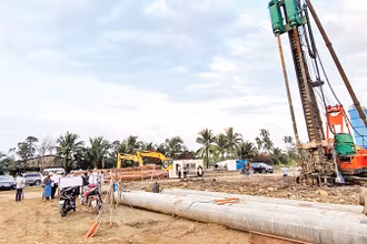 Một gói thầu Dự án vành đai 3 Thành phố Hồ Chí Minh đang thi công tại huyện Củ Chi, Thành phố Hồ Chí Minh. 