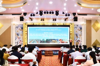 Đông đảo đại biểu dự hội nghị.